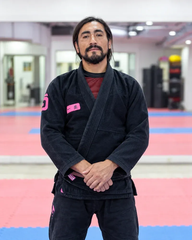 Harry Haro, profe de APEX, cinturón café